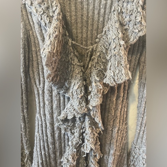 Long stylish wool sweater - Picture 2 of 13